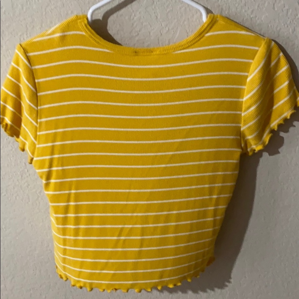 Cute Ruffled shirt - Picture 2 of 2